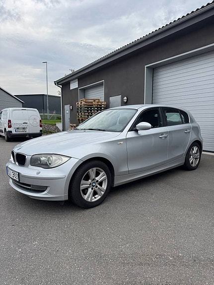 BMW 118d 2 of 4