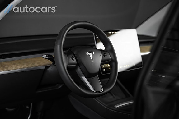 Tesla Model Y 20 of 30