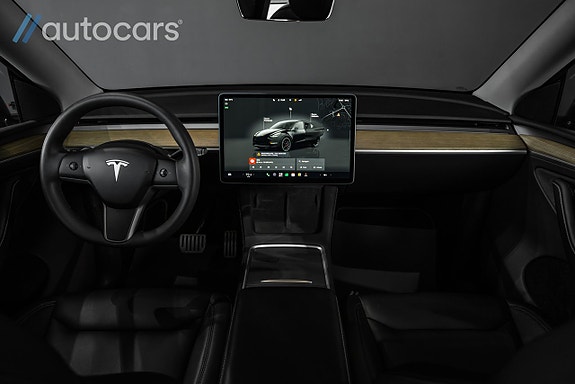Tesla Model Y 21 of 30