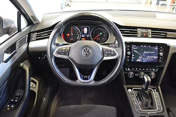Volkswagen Passat 17 of 25