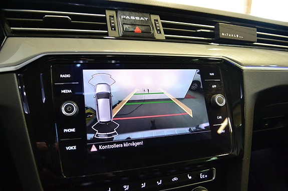 Volkswagen Passat 22 of 25