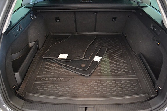 Volkswagen Passat 11 of 25