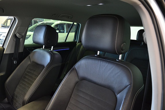 Volkswagen Passat 19 of 25