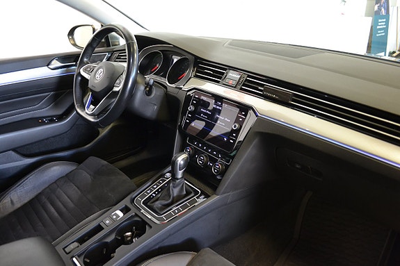 Volkswagen Passat 14 of 25
