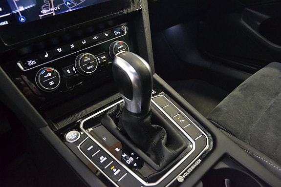 Volkswagen Passat 24 of 25