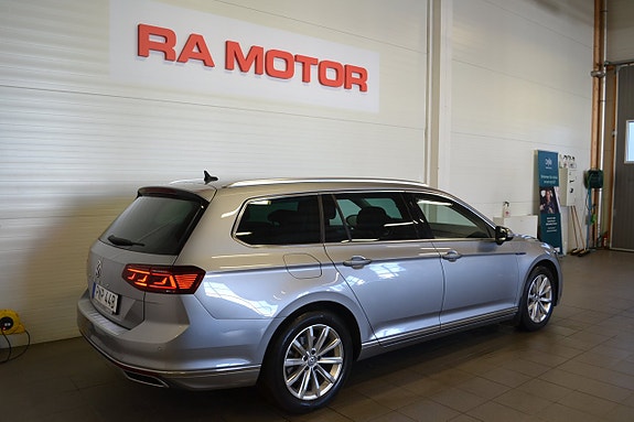 Volkswagen Passat 5 of 25