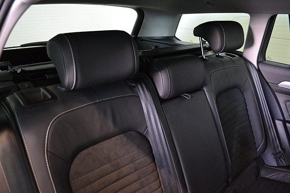 Volkswagen Passat 15 of 25