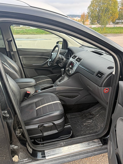 Ford Kuga 5 of 9