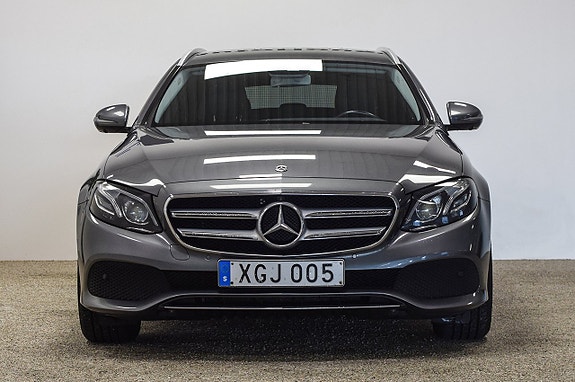 Mercedes-Benz E200 4 of 26
