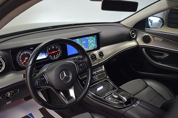 Mercedes-Benz E200 7 of 26