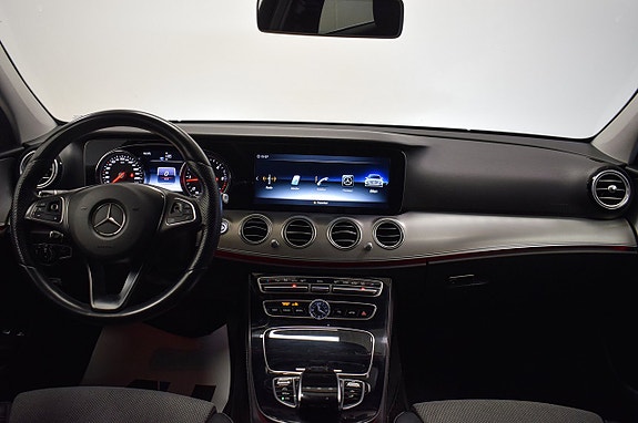 Mercedes-Benz E200 8 of 26