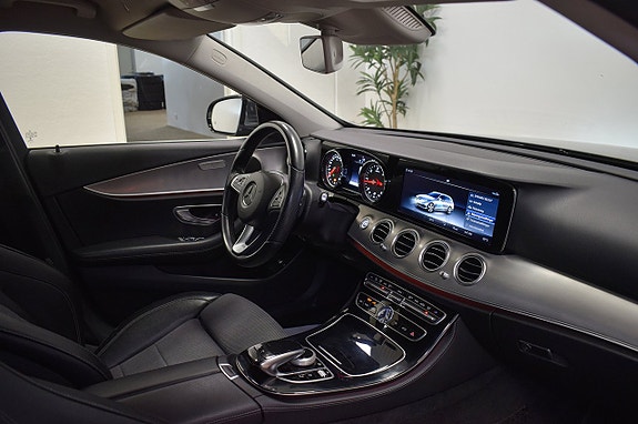 Mercedes-Benz E200 10 of 26