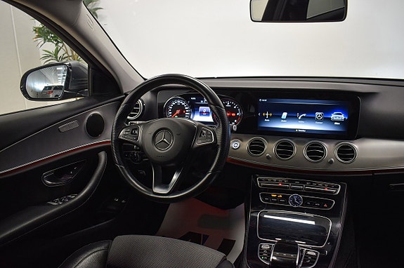 Mercedes-Benz E200 9 of 26