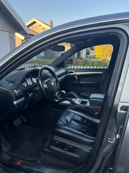 Porsche Cayenne 6 of 13