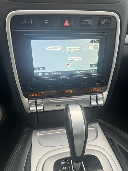 Porsche Cayenne 10 of 13