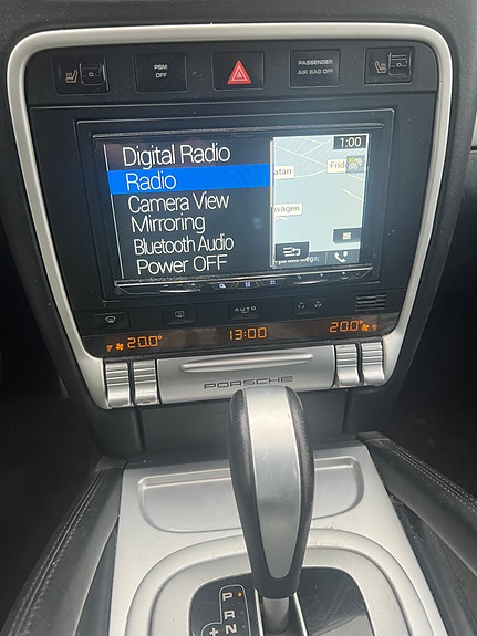 Porsche Cayenne 9 of 13