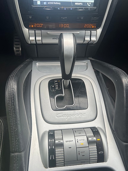 Porsche Cayenne 11 of 13