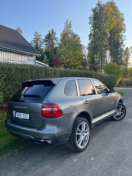 Porsche Cayenne 3 of 13