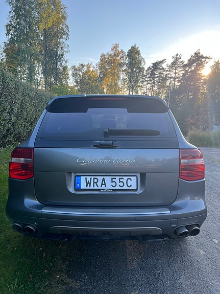 Porsche Cayenne 4 of 13