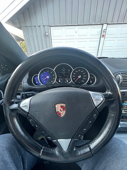 Porsche Cayenne 8 of 13