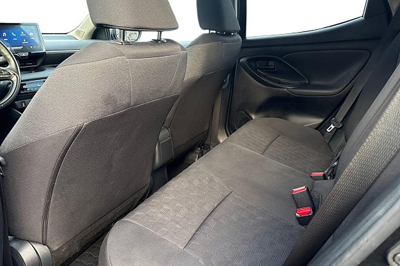 Toyota Yaris 13 of 21