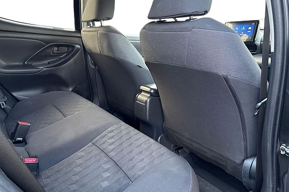 Toyota Yaris 7 of 21