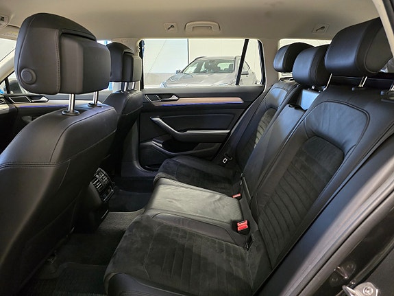 Volkswagen Passat 14 of 23