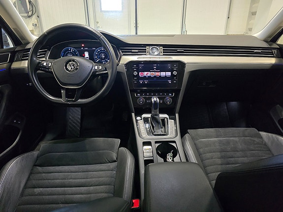 Volkswagen Passat 19 of 23