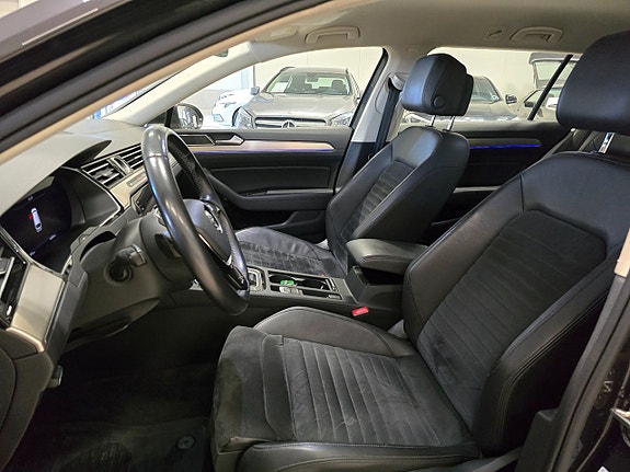 Volkswagen Passat 13 of 23
