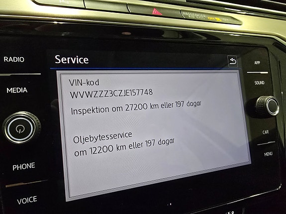 Volkswagen Passat 18 of 23