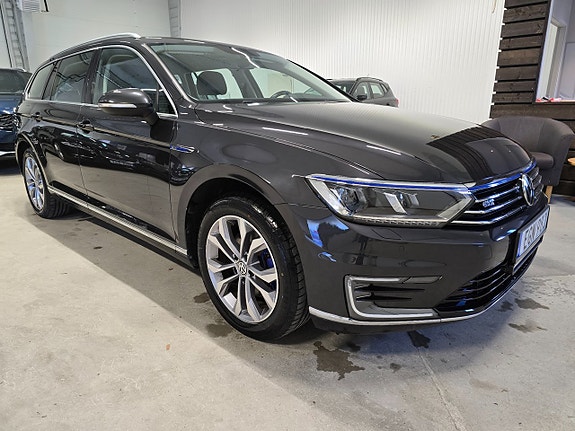 Volkswagen Passat 3 of 23