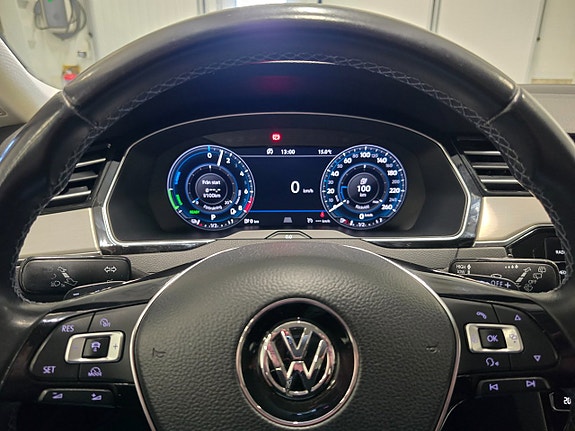 Volkswagen Passat 15 of 23