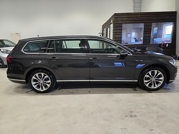 Volkswagen Passat 4 of 23