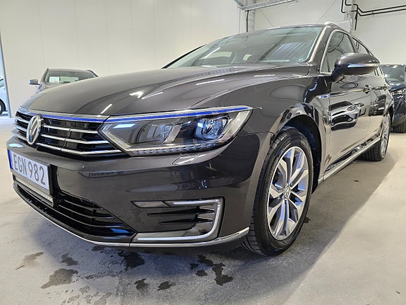 Volkswagen Passat 10 of 23