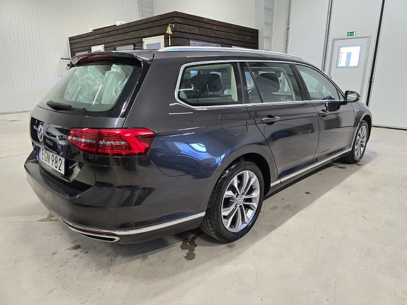 Volkswagen Passat 5 of 23