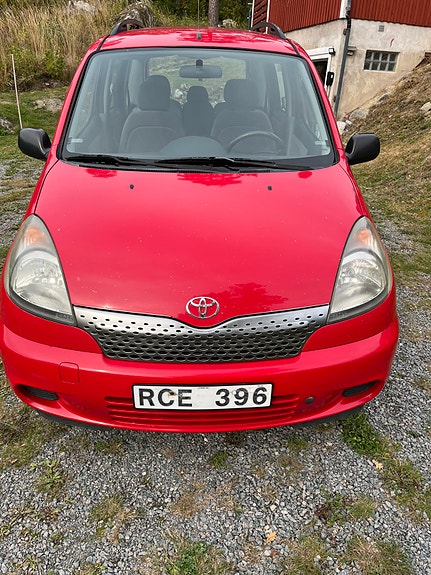 Toyota Yaris Verso 2 of 10