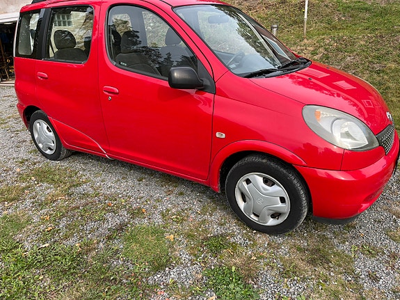 Toyota Yaris Verso 3 of 10