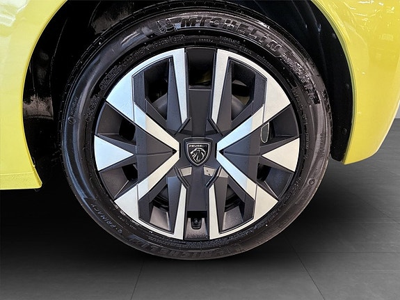 Peugeot 208 14 of 15