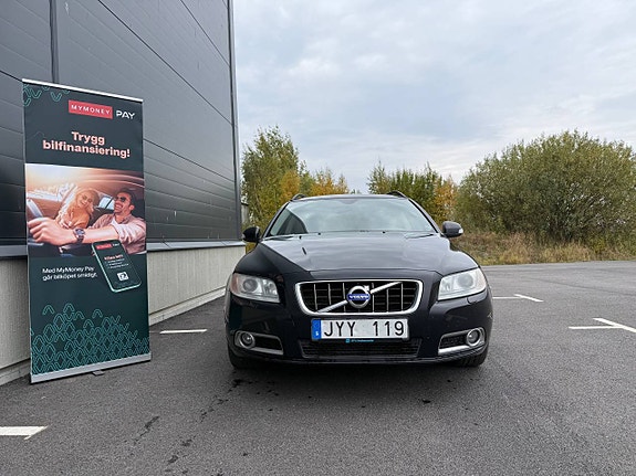 Volvo V70 2 of 9