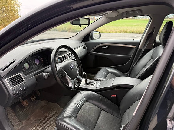 Volvo V70 8 of 9