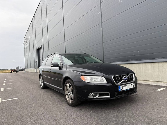 Volvo V70 3 of 9