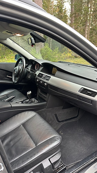 BMW 523i 11 of 19
