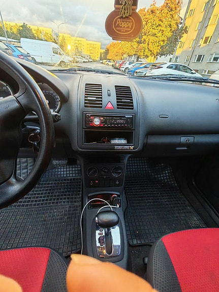 Volkswagen Polo 5 of 8