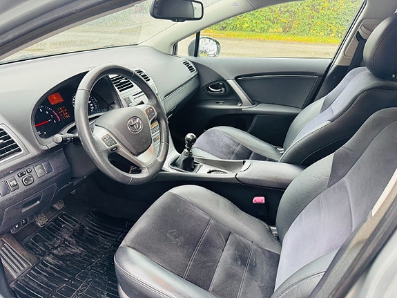 Toyota Avensis 8 of 25