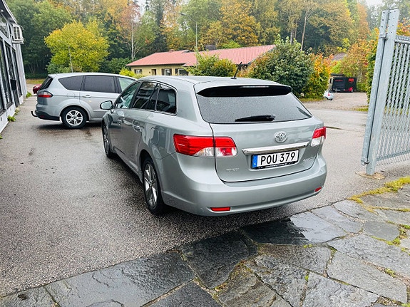 Toyota Avensis 4 of 25
