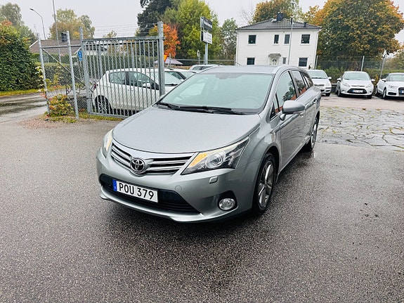 Toyota Avensis 2 of 25
