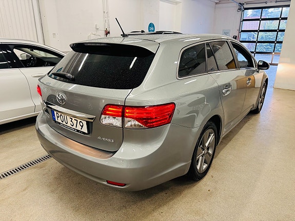 Toyota Avensis 15 of 25