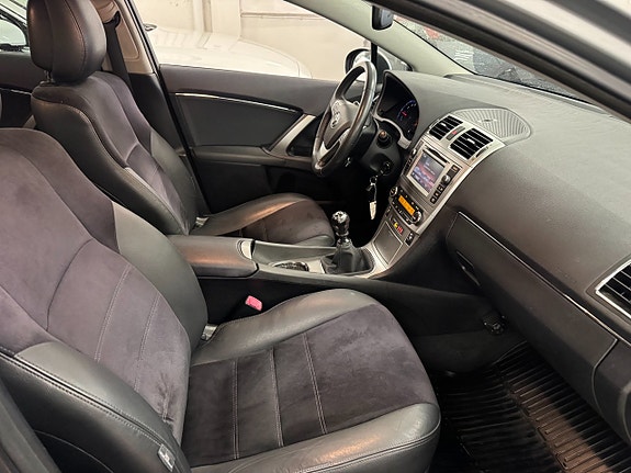 Toyota Avensis 17 of 25