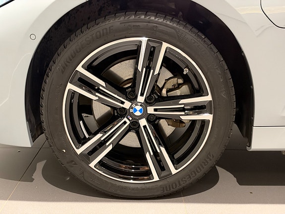 BMW 330e 5 of 18