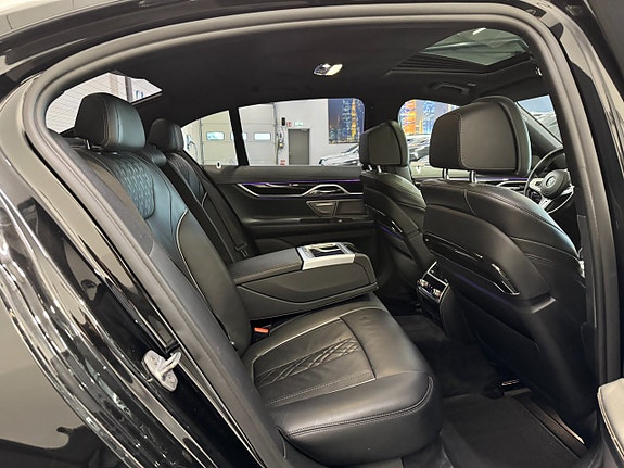 BMW 740d 11 of 30